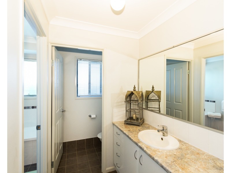 77 Pillar Street, Middle Ridge QLD 4350