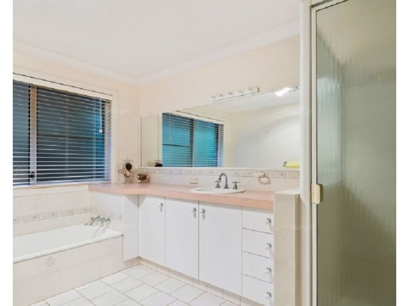 5 General Gordon Court, Cotswold Hills QLD 4350