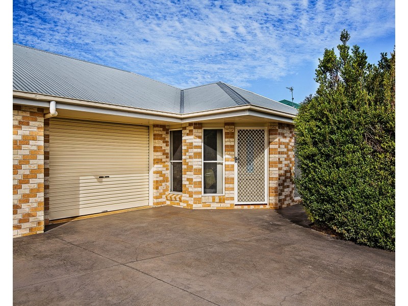 2/2  Balanga Court, South Toowoomba QLD 4350