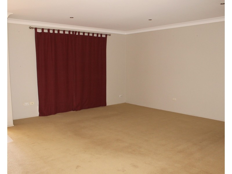 6 Carey Street, Kearneys Spring QLD 4350