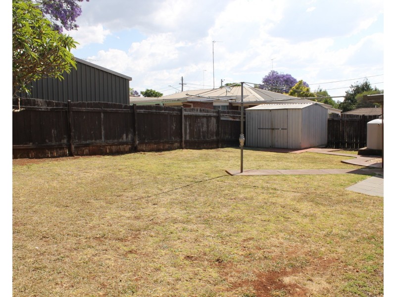 6 Carey Street, Kearneys Spring QLD 4350