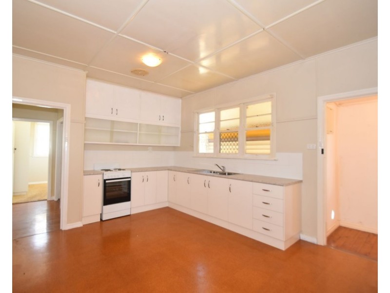 37 Gladstone Street, Newtown QLD 4350