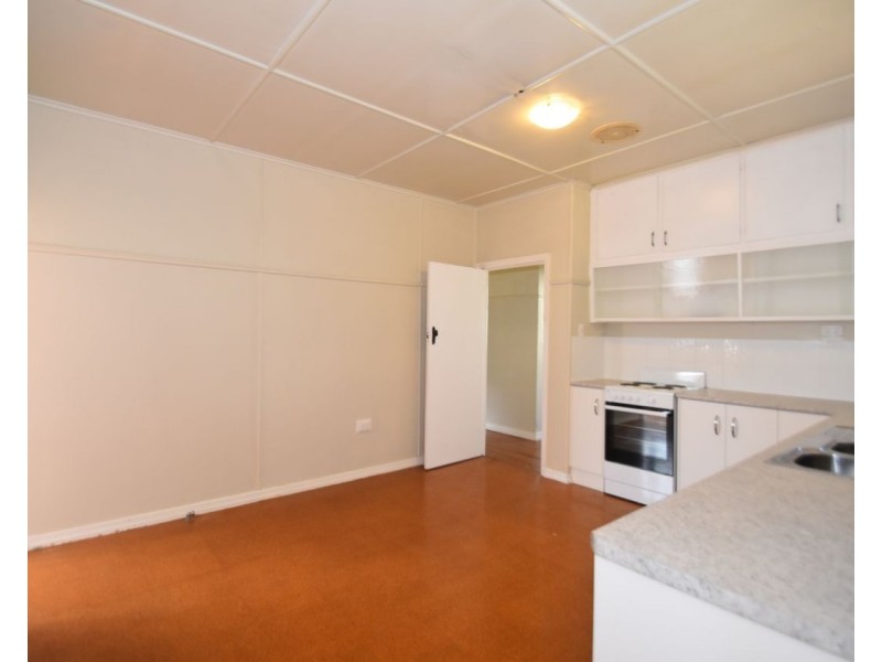 37 Gladstone Street, Newtown QLD 4350