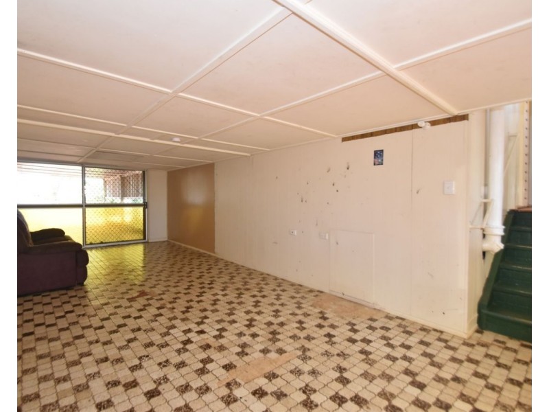 37 Gladstone Street, Newtown QLD 4350