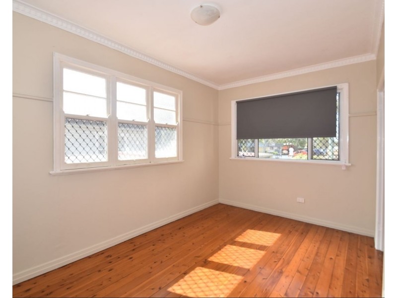 37 Gladstone Street, Newtown QLD 4350