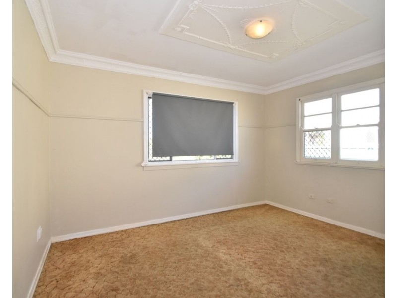 37 Gladstone Street, Newtown QLD 4350