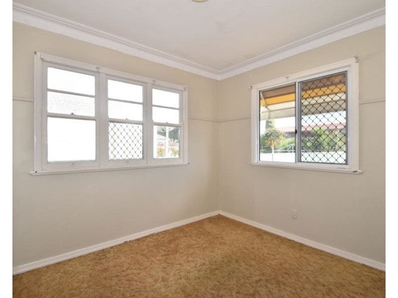 37 Gladstone Street, Newtown QLD 4350