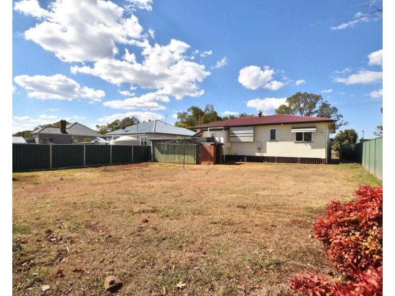 37 Gladstone Street, Newtown QLD 4350