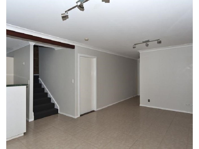 7/248  James Street, Harristown QLD 4350