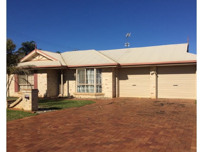 2 Gainsborough Drive, Glenvale QLD 4350