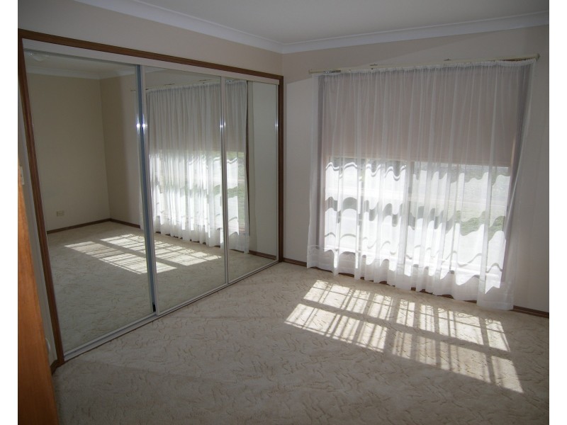 2 Gainsborough Drive, Glenvale QLD 4350
