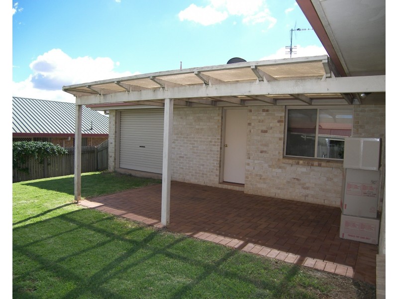 2 Gainsborough Drive, Glenvale QLD 4350
