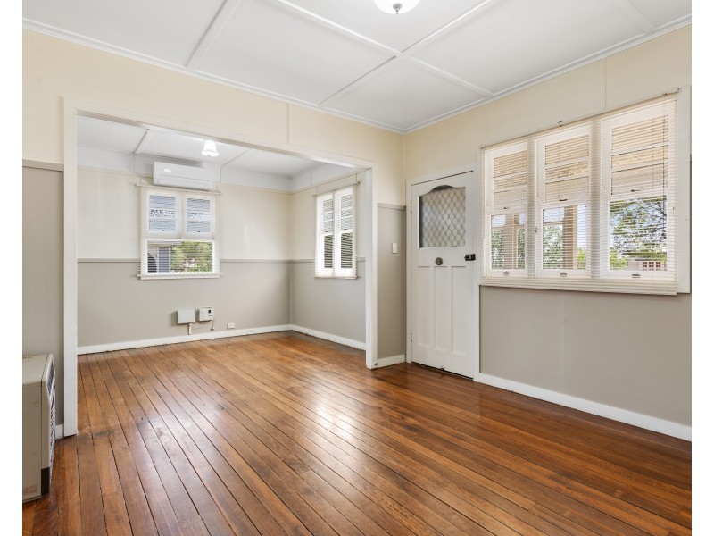 74C Mackenzie Street, Mount Lofty QLD 4350