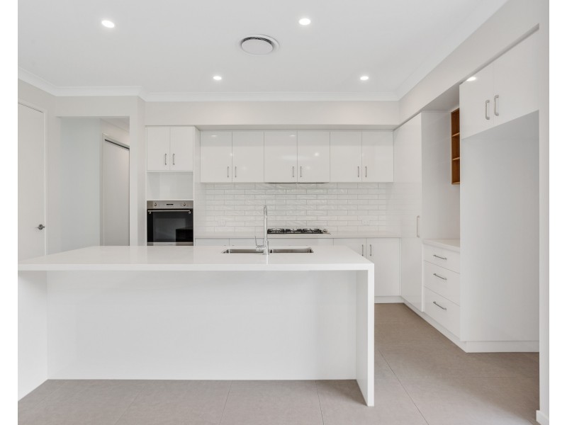 596 Hume Street, Middle Ridge QLD 4350