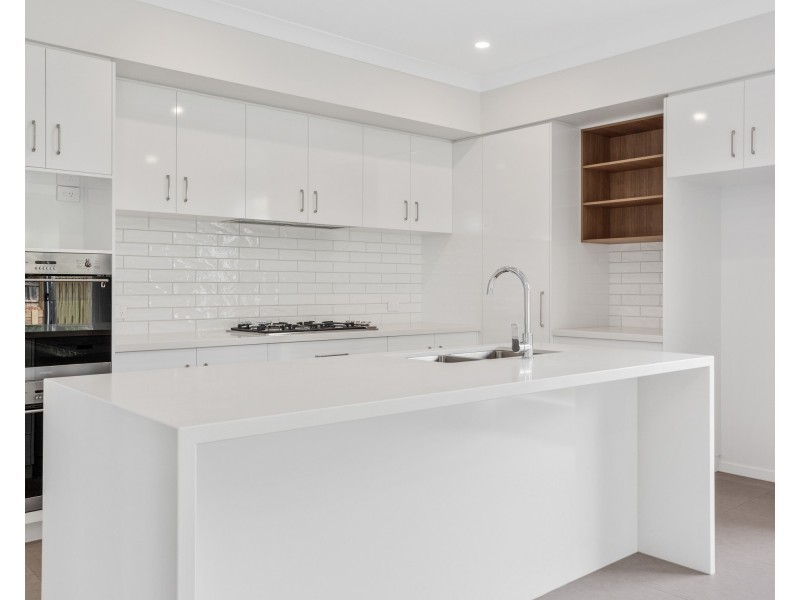 596 Hume Street, Middle Ridge QLD 4350