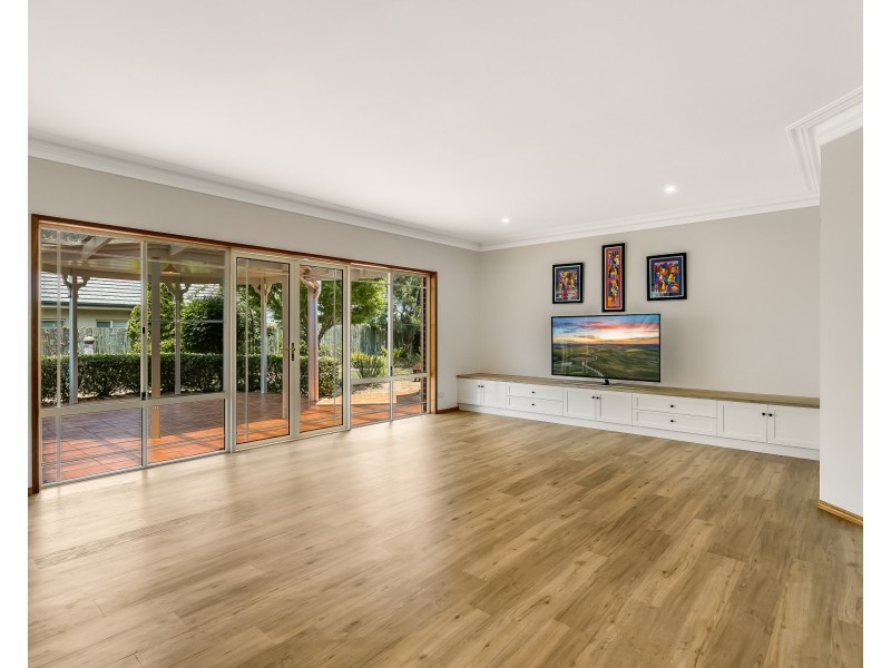 8 Purnawilla Court, Middle Ridge QLD 4350