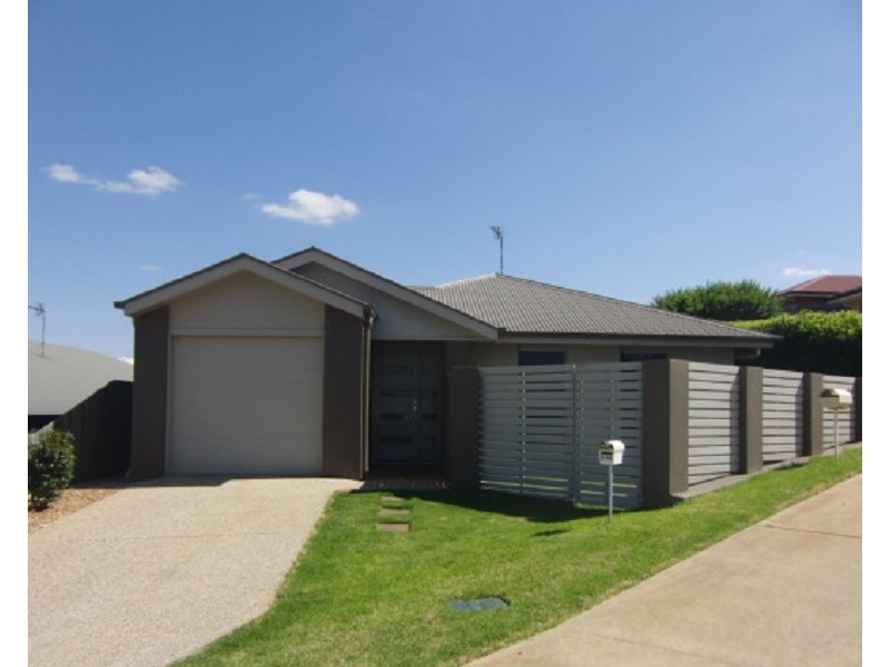 2/14 Mason Court, Kearneys Spring QLD 4350