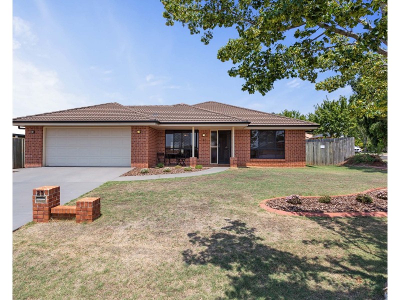 25 Ravenscourt Street, Centenary Heights QLD 4350