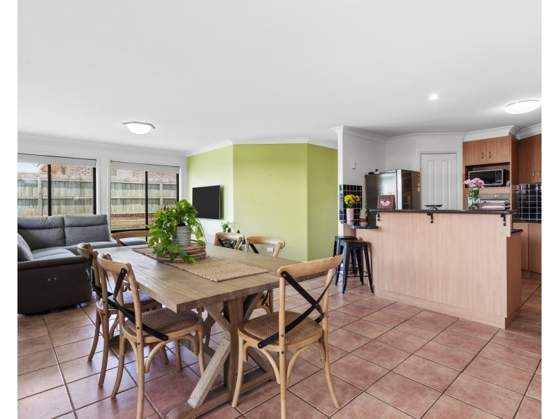 25 Ravenscourt Street, Centenary Heights QLD 4350