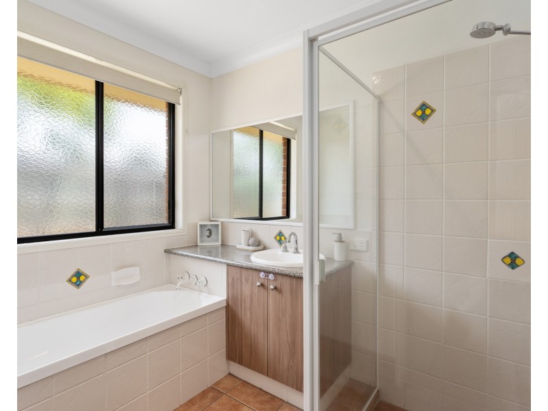25 Ravenscourt Street, Centenary Heights QLD 4350