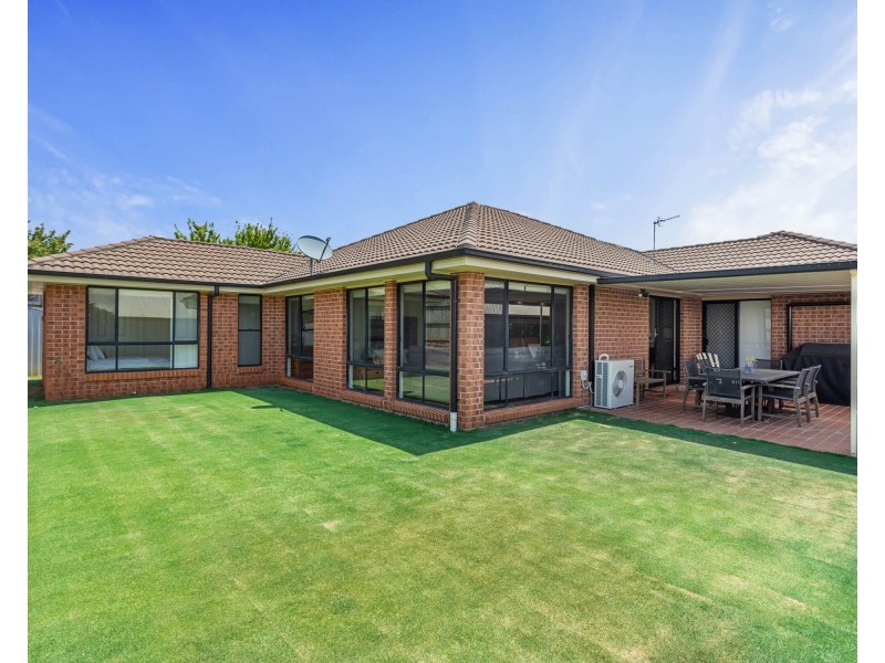 25 Ravenscourt Street, Centenary Heights QLD 4350