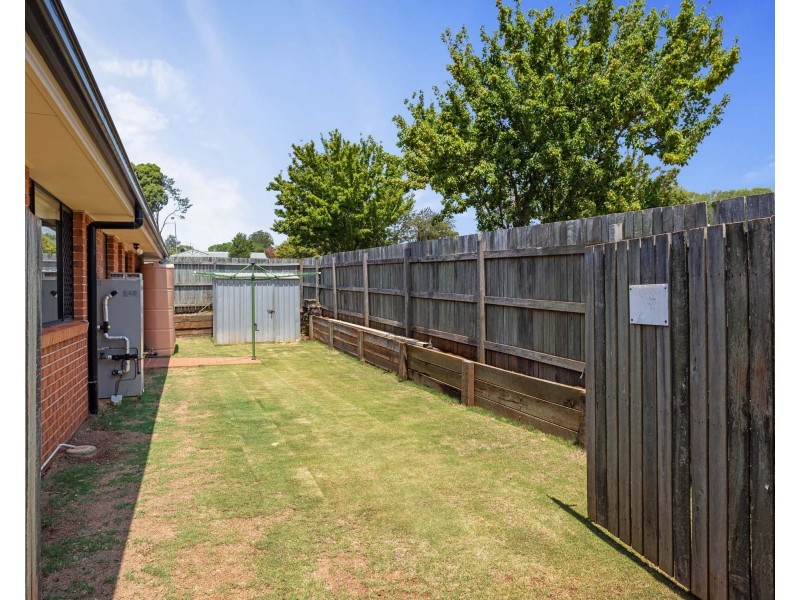 25 Ravenscourt Street, Centenary Heights QLD 4350