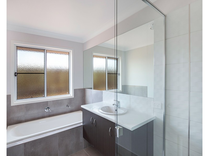 4 Renshaw Crescent, Kearneys Spring QLD 4350