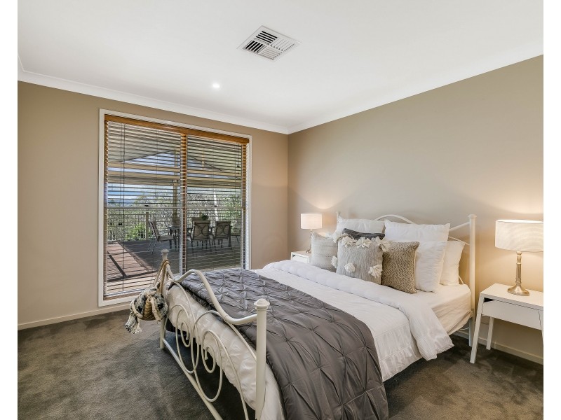 14 Inadale Court, Middle Ridge QLD 4350