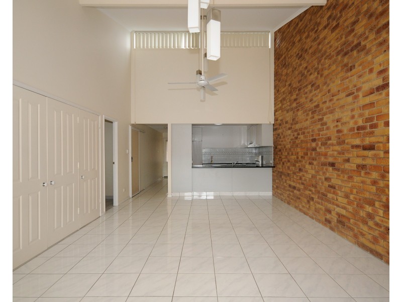 2/39  Anzac Ave, Newtown QLD 4305