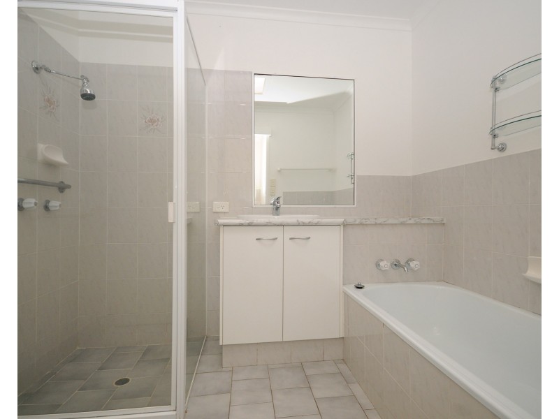 2/39  Anzac Ave, Newtown QLD 4305