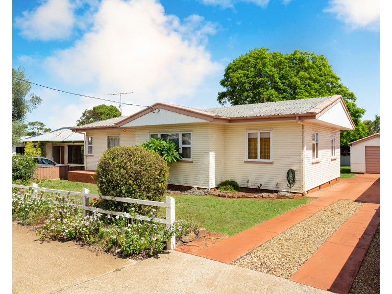 22 Welcombe Avenue, Rockville QLD 4350