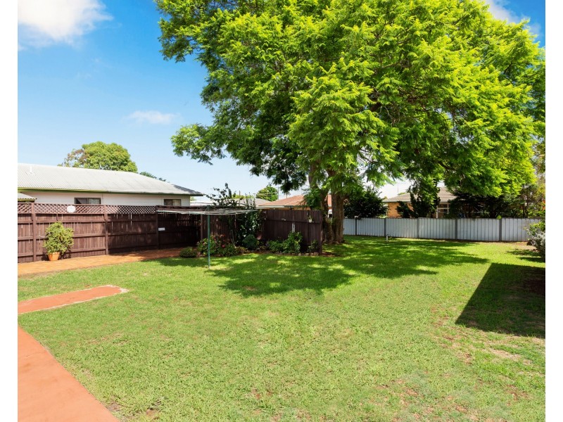 22 Welcombe Avenue, Rockville QLD 4350