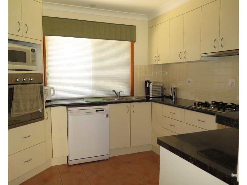 1/5 Leichhardt Street, Centenary Heights QLD 4350