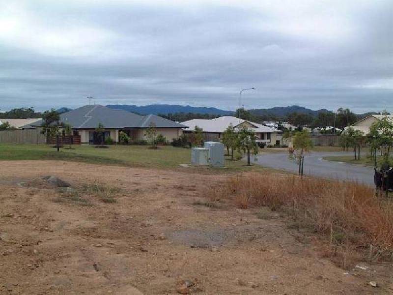 8 Genesta Court, Bushland Beach QLD 4818