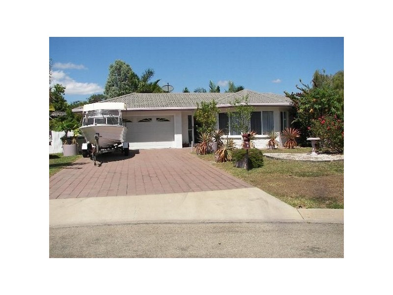 8 Lasindra Court, Bushland Beach QLD 4818