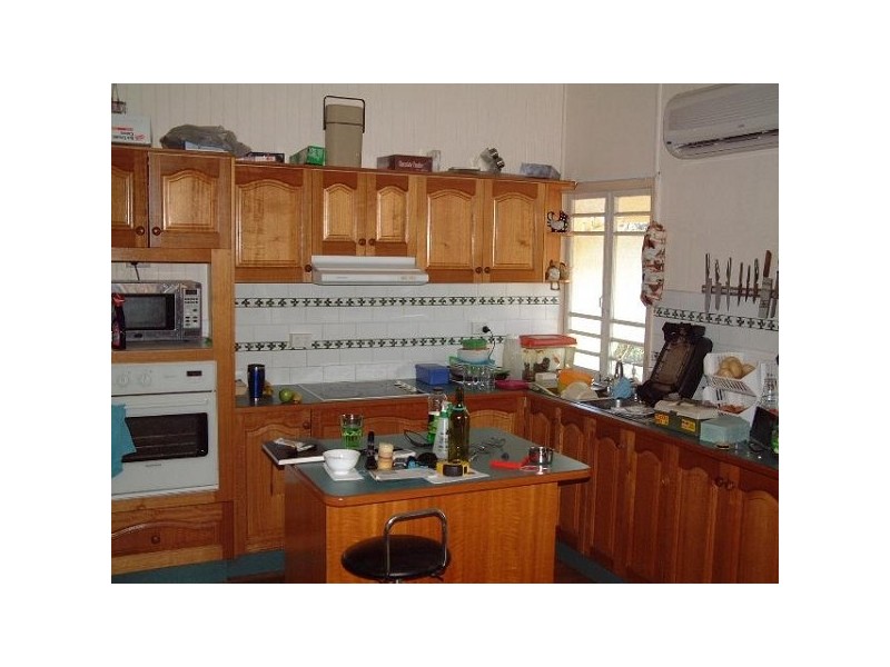 31 Hughes Street, Hermit Park QLD 4812