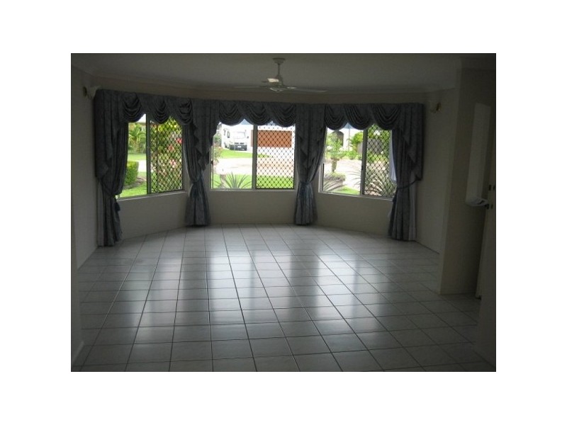 8 Lasindra Court, Bushland Beach QLD 4818