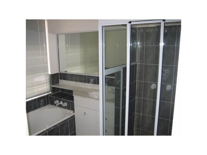 8 Lasindra Court, Bushland Beach QLD 4818