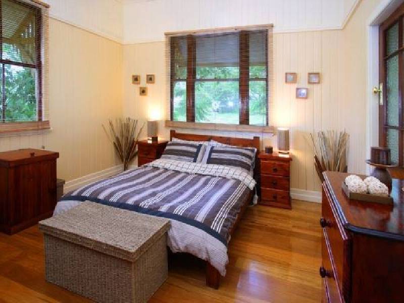 18 Roseberry Parade, Wynnum West QLD 4178