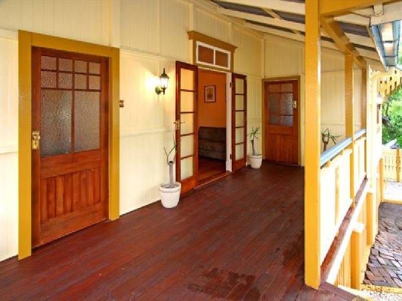 18 Roseberry Parade, Wynnum West QLD 4178