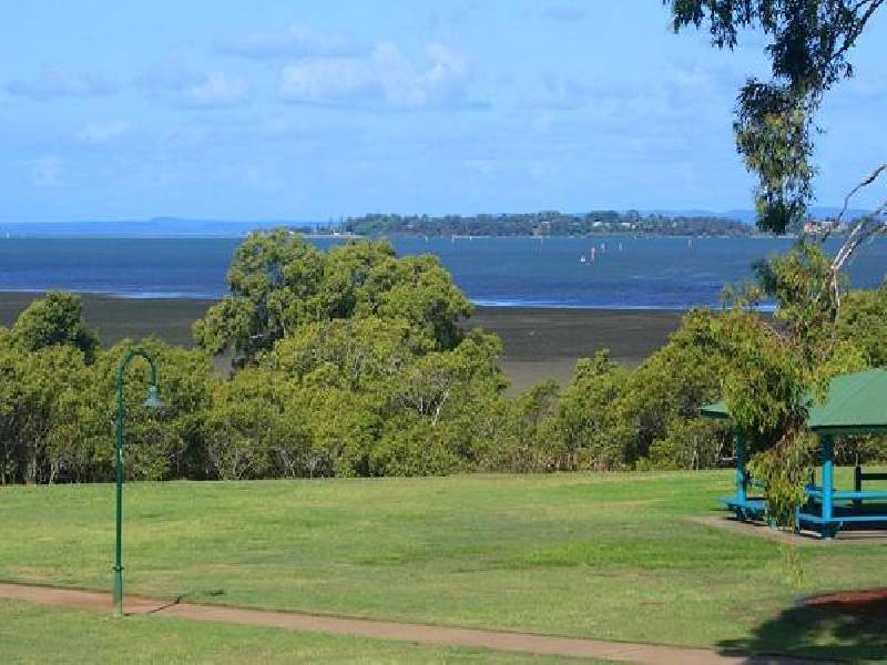 705 Esplanade, Lota QLD 4179