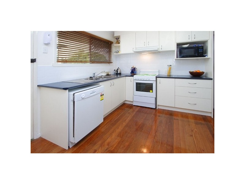 32 Natasha Street, Wynnum West QLD 4178