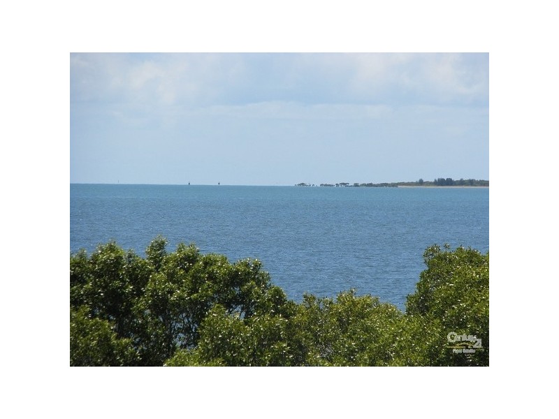 713 Esplanade, Lota QLD 4179