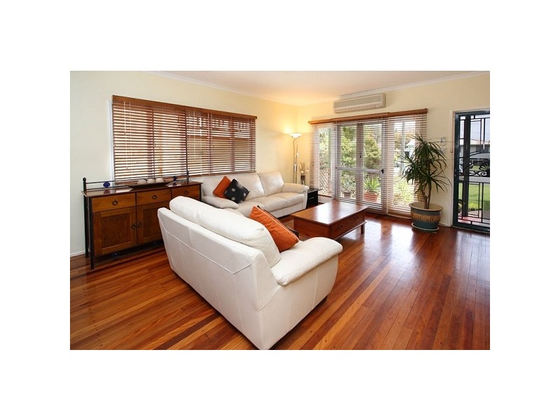 14 Stewart Parade, Manly QLD 4179