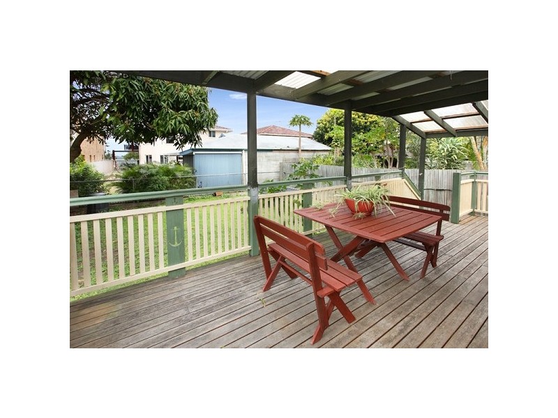 14 Stewart Parade, Manly QLD 4179