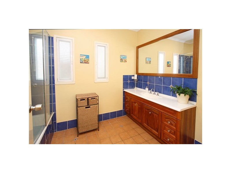 14 Stewart Parade, Manly QLD 4179