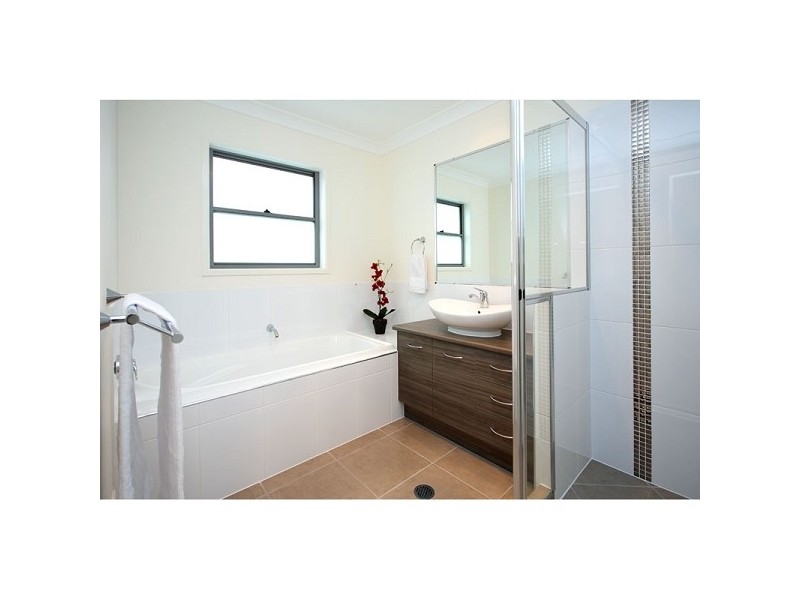 24 Sunflower Street, Wynnum QLD 4178