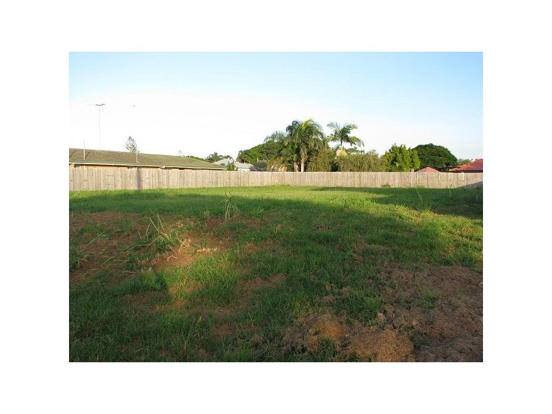 14 Adam Street, Wynnum QLD 4178