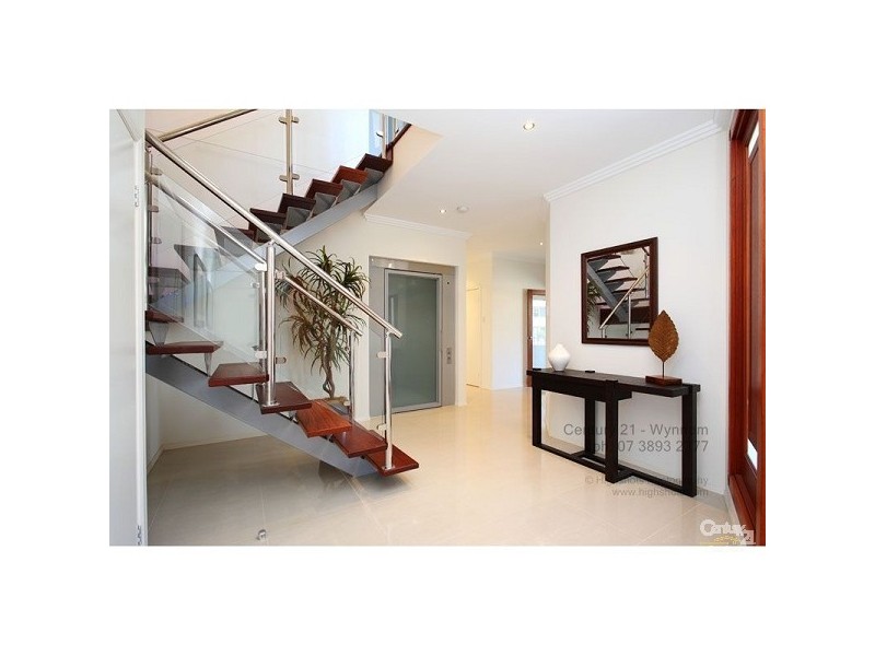 705 Esplanade, Lota QLD 4179