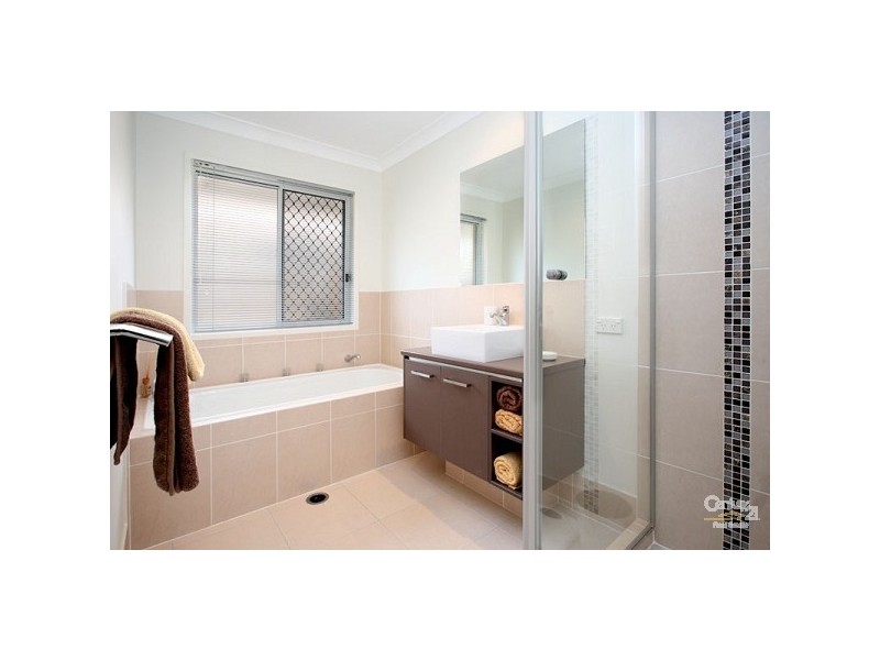 4 Rymera Crescent, Gumdale QLD 4154